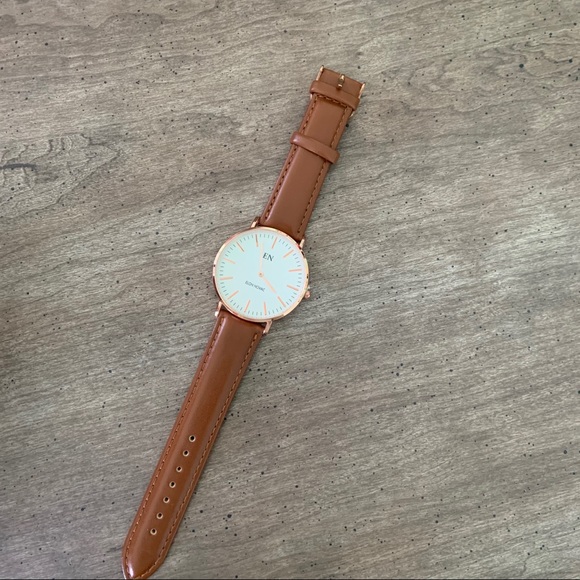 Brown Faux Leather Watch with gold details - Picture 2 of 3